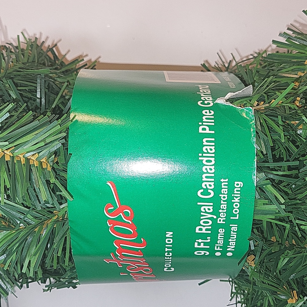 NWOT 9ft. Royal Canadian Pine Garland